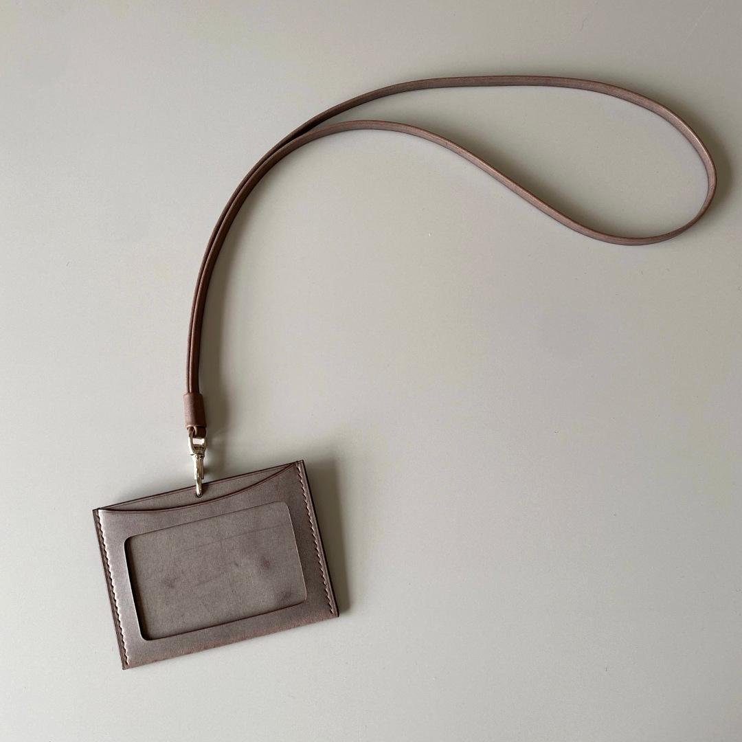 アウトレット／手縫い／IDカードホルダーとネックストラップ1枚目の画像