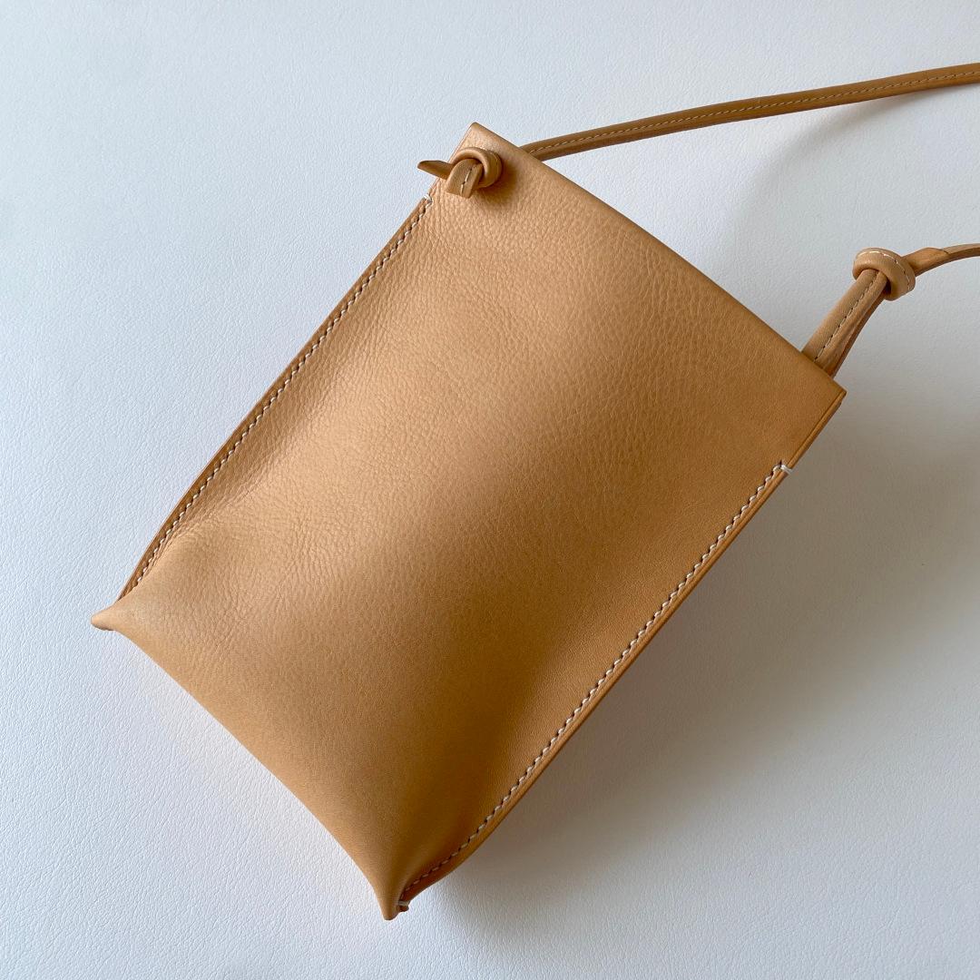 １点限定／１番シンプルな本革スマホポシェット（イタリアンレザー　キナリ） | 15枚目