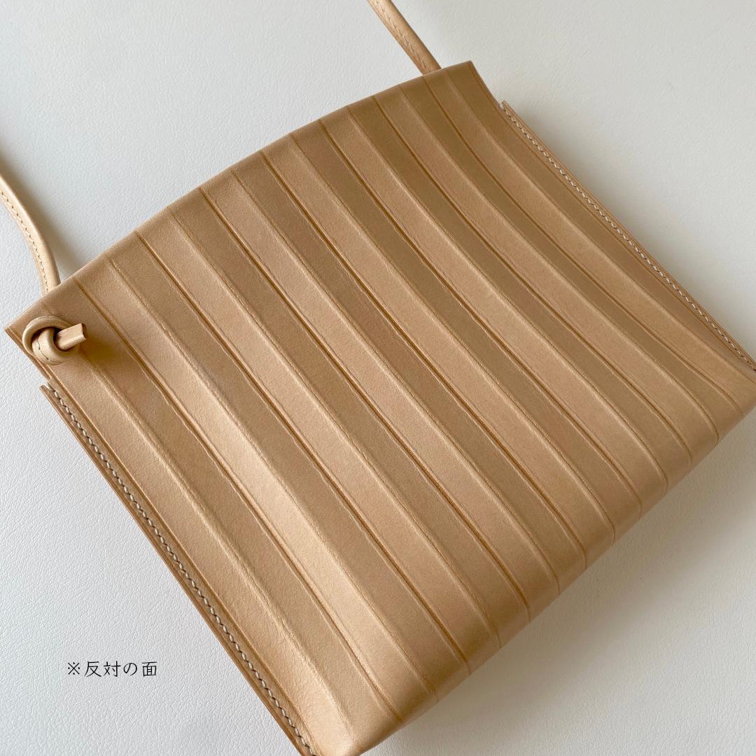 ジグザグの横長本革スマホポシェット（キナリ） | 14枚目