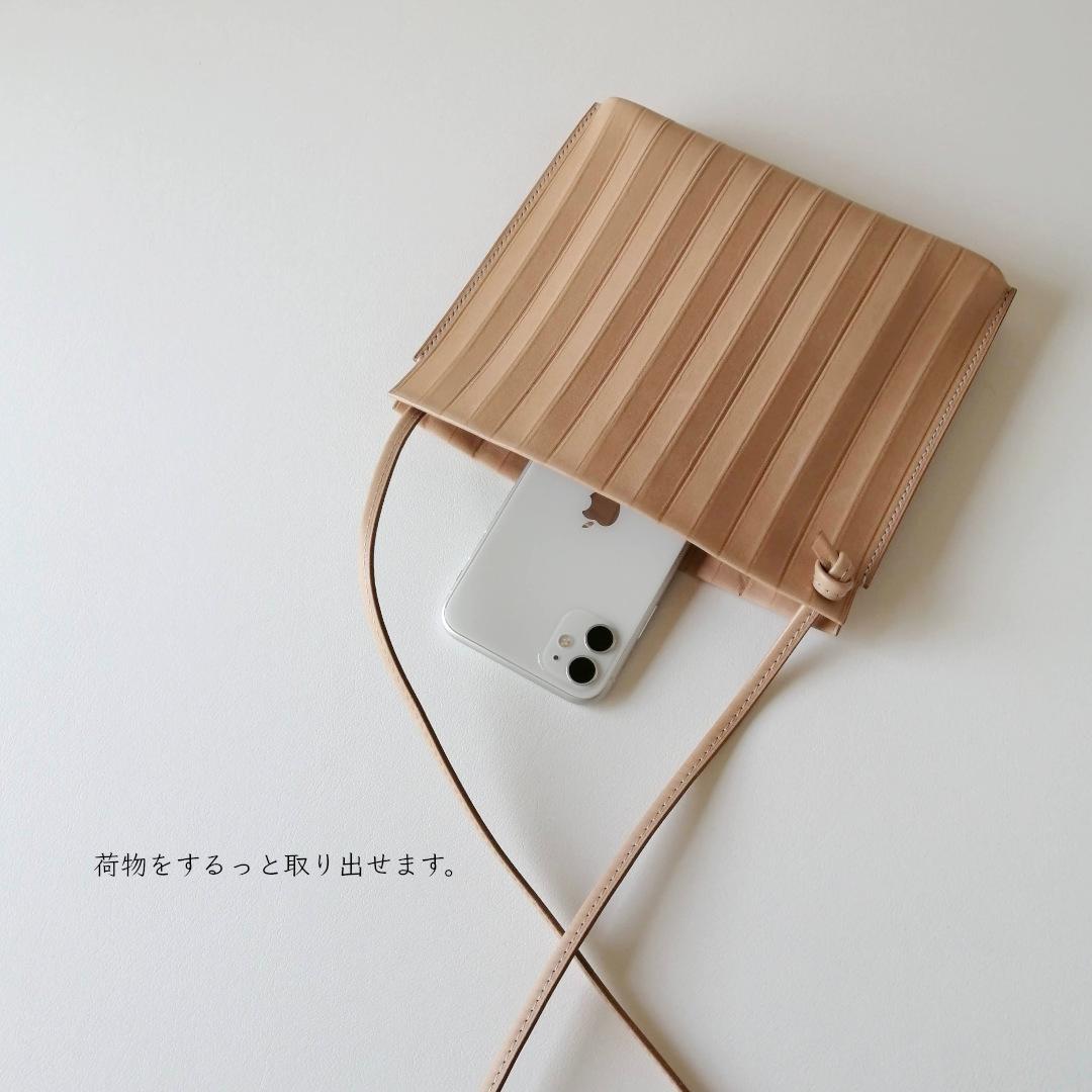 ジグザグの横長本革スマホポシェット（キナリ） | 5枚目