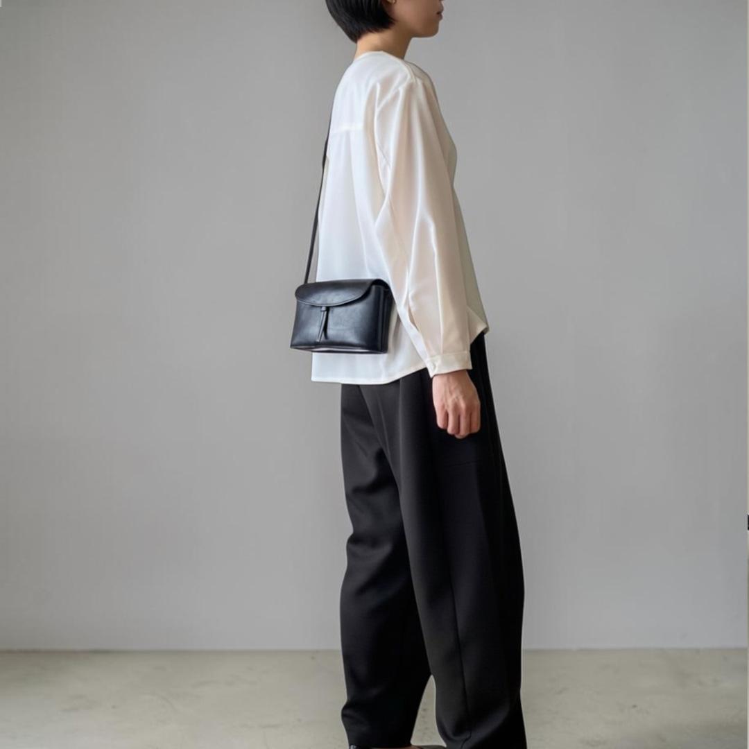 Ume／ スキマからも取り出せる、イタリアンレザーのベルト留めミニポシェット | 11枚目