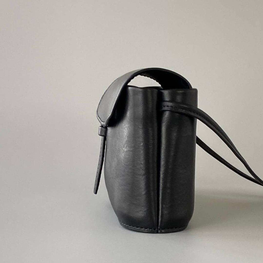 Ume／ スキマからも取り出せる、イタリアンレザーのベルト留めミニポシェット | 12枚目