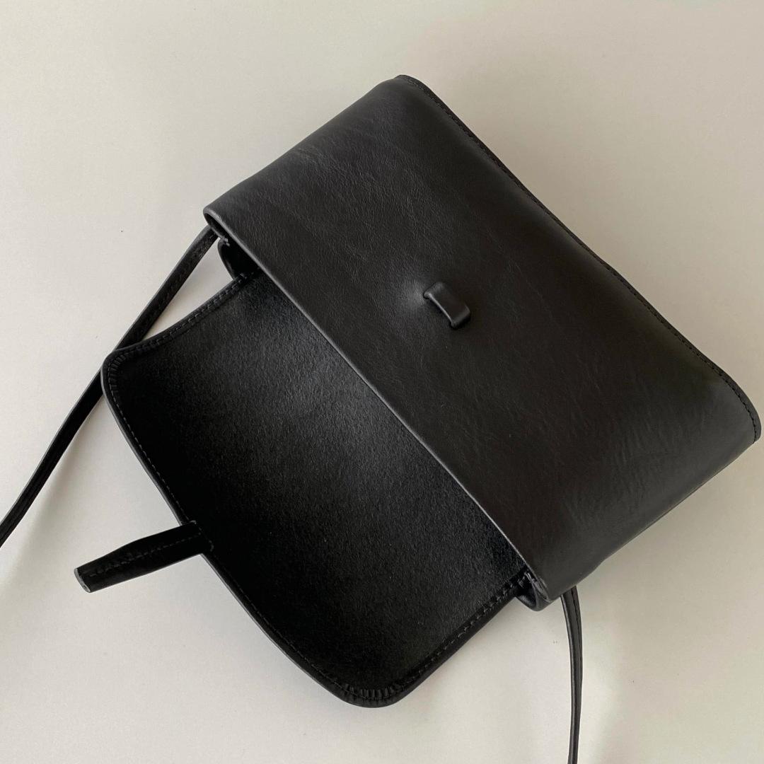 Ume／ スキマからも取り出せる、イタリアンレザーのベルト留めミニポシェット | 13枚目