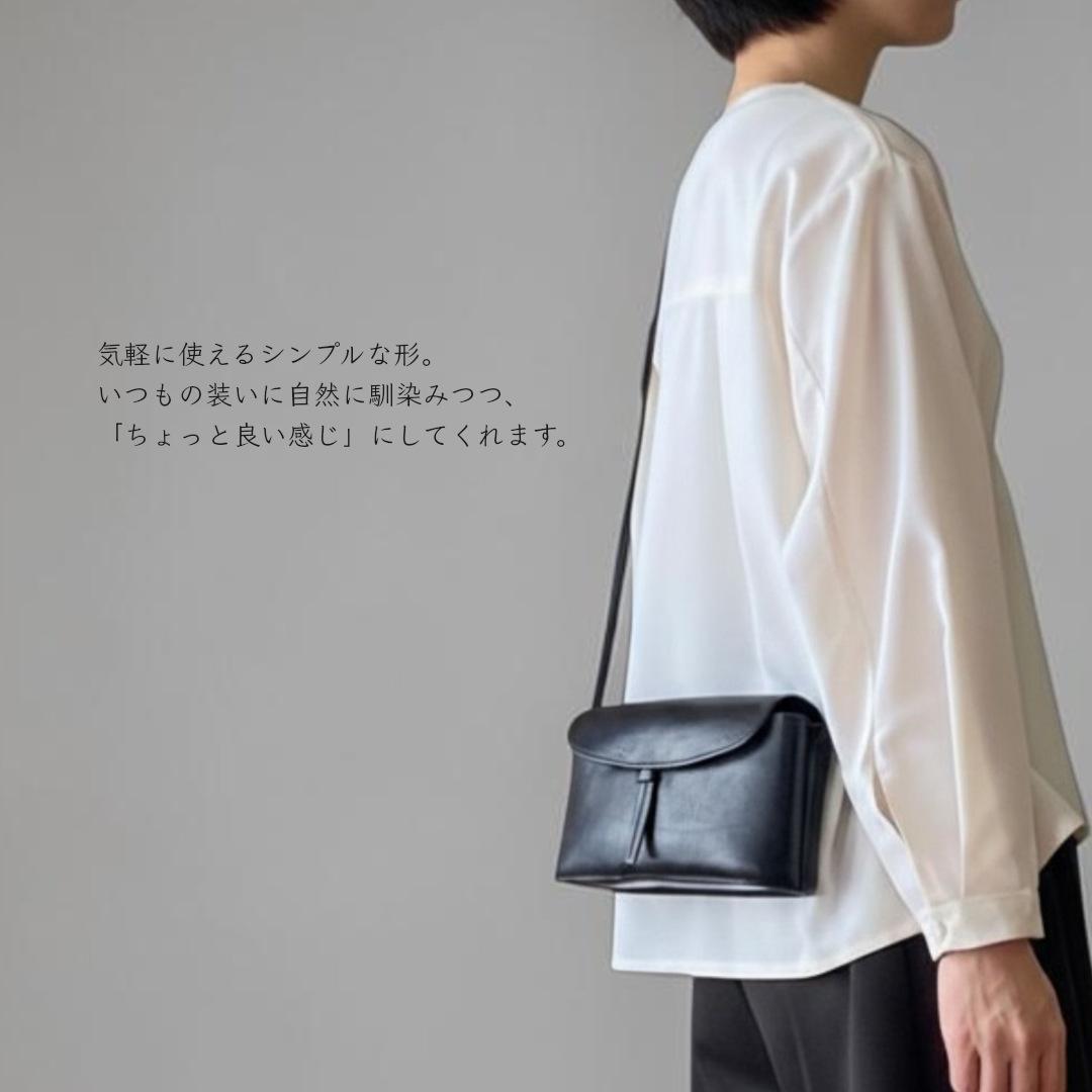 Ume／ スキマからも取り出せる、イタリアンレザーのベルト留めミニポシェット | 3枚目