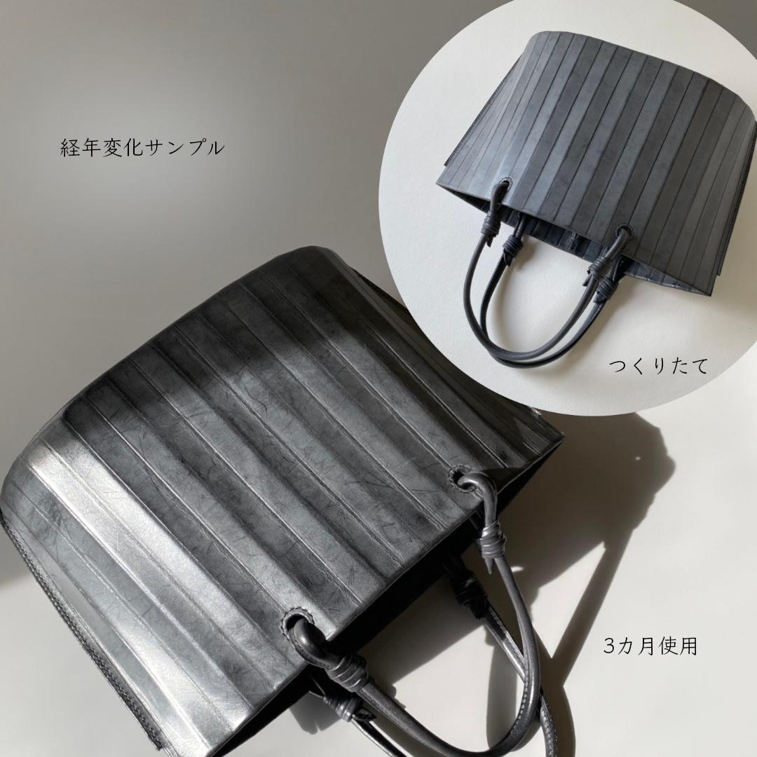 ジグザグとフラットの両面楽しめる、横長の本革スマホポシェット | 10枚目