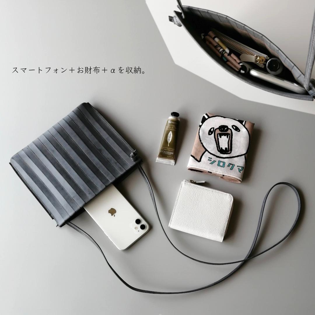 ジグザグとフラットの両面楽しめる、横長の本革スマホポシェット | 8枚目