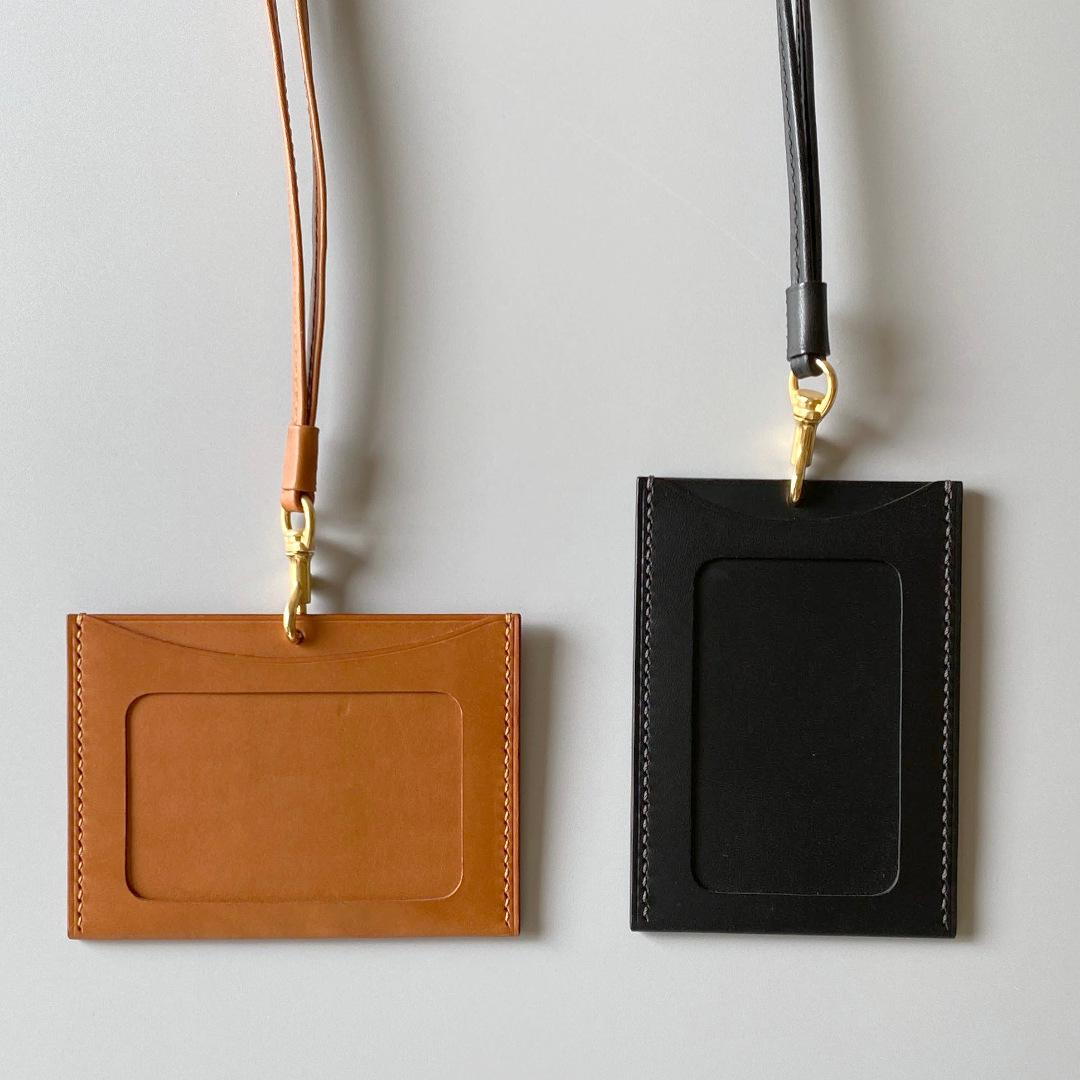 アウトレット／手縫い／IDカードホルダーとネックストラップ